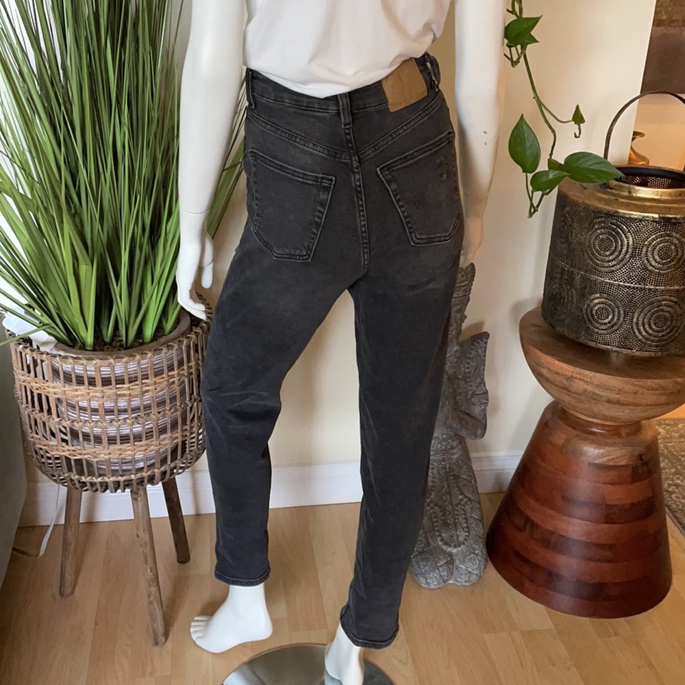 DIVIDED Mom Jeans Stretchy Distressed Faded Black Size 2 High Waist Rise Denim
